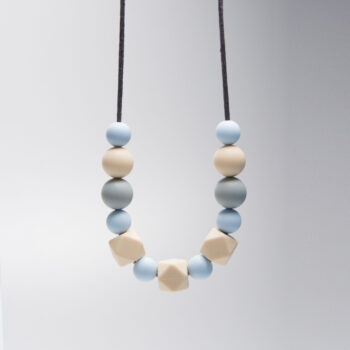 Collar Celeste y Gris Claro