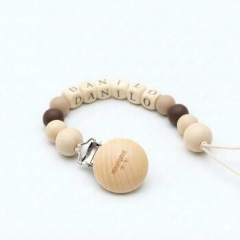 Porta chupete de madera con dijes combinados - Tonos neutros