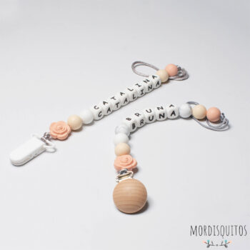 Porta chupete de silicona con dije Rosa