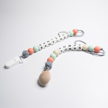 Porta chupete de silicona con dije Hexagonal