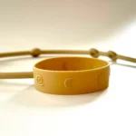 Correa sujeta mamadera